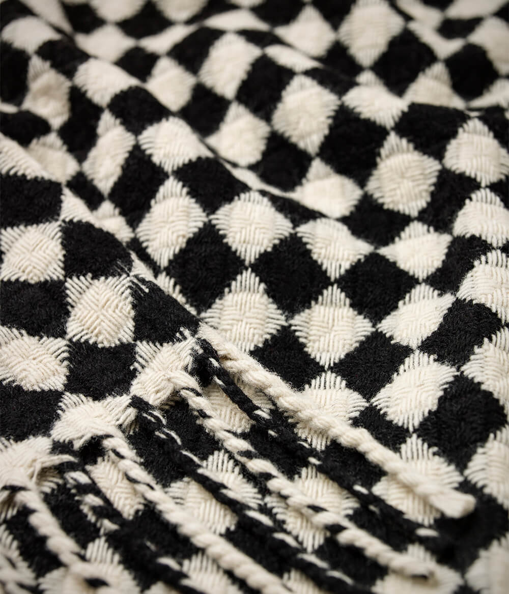 merino-wool-blanket-azulejo-pattern-throw-squares-black-detail