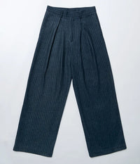Weite Jeanshose mit Nadelstreifen